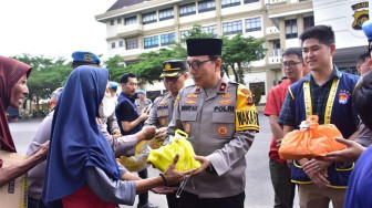 Berkah Ramadhan, Polda Jambi Bagikan Ratusan Paket Takjil dan Sembako